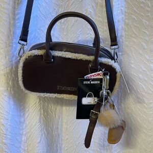 Steve Madden “Bjemmie Crossbody” Bag
With Faux Fur Trim - NWT **